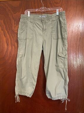Izod women’s size 12 capris